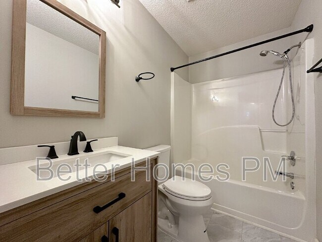 Building Photo - 741 Hanska Way