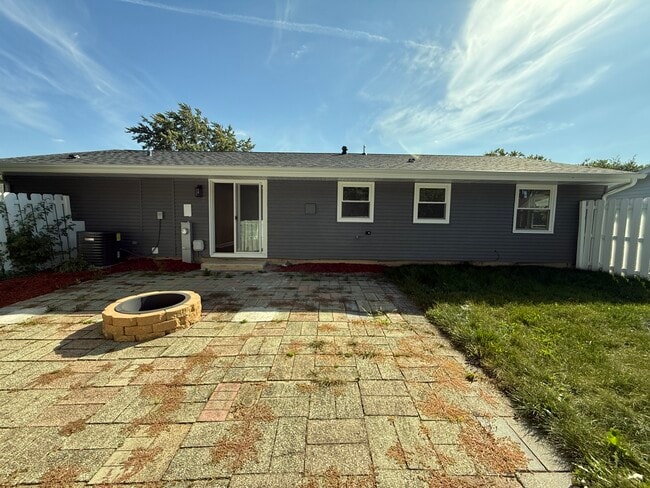 Building Photo - 1220 Kingston Ln