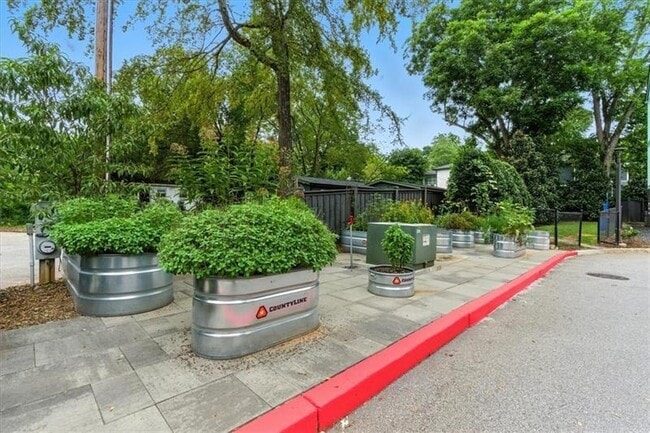 Building Photo - 170 Color Cir