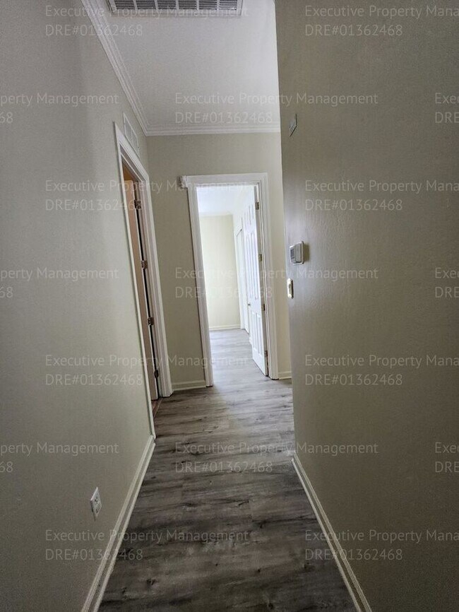 Building Photo - 4 bedroom 3 FULL bath/ 3 CAR Garage.. 2418...