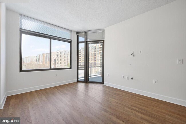 Building Photo - 3600 S Glebe Rd