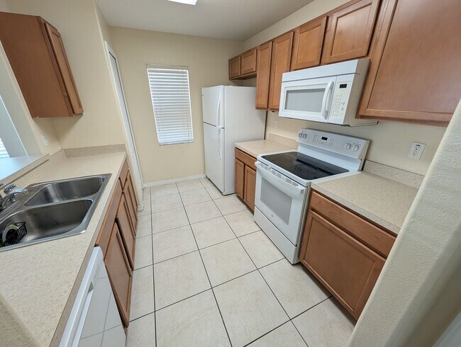 Building Photo - 3 Bed 2.5 Bath In Zephyrhills