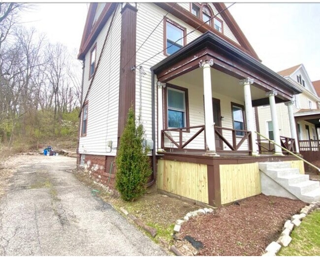 Building Photo - 287 Earnshaw Ave