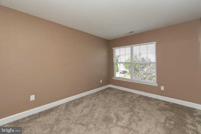 Building Photo - 7 Kingswood Ct
