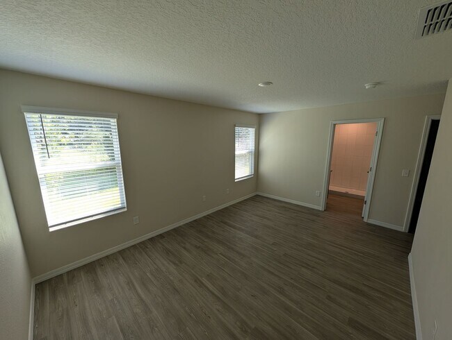Building Photo - Beautiful 4-Bedroom Home in Jacksonville, FL