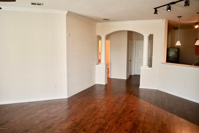 Building Photo - 8290 Westgate Dr