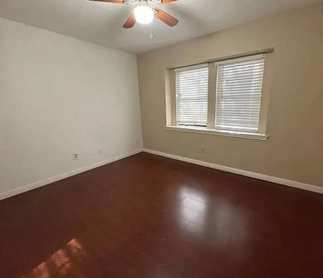Building Photo - 1575 Longfellow Dr