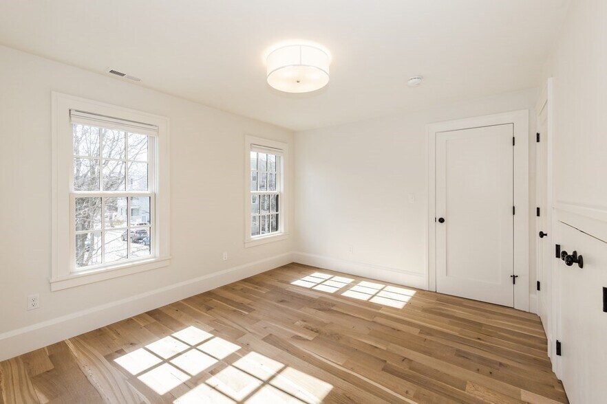 Building Photo - 229 Concord Ave