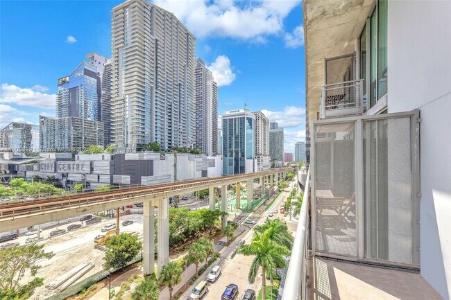 Building Photo - 690 SW 1st Ct