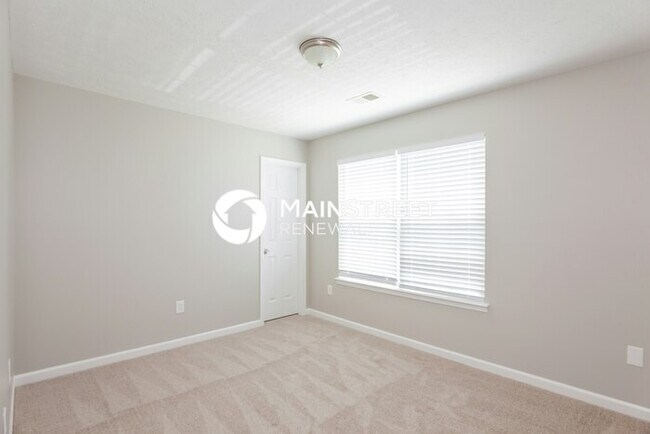 Building Photo - 4 Bedroom Pet-Friendly Home in Charlotte, NC with Main Street Renewal