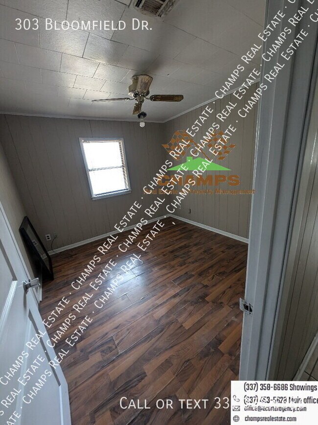 Building Photo - 303 Bloomfield Dr