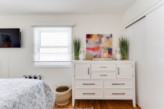 Building Photo - 17035 9th Ave N