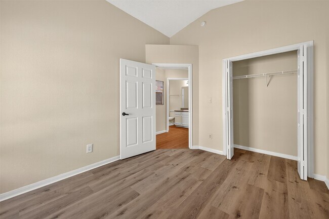 Building Photo - 15727 Ridgegate Rd