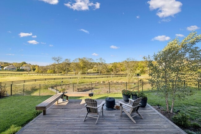 Building Photo - Luxurious living space *Fully furnished and impeccably designed*