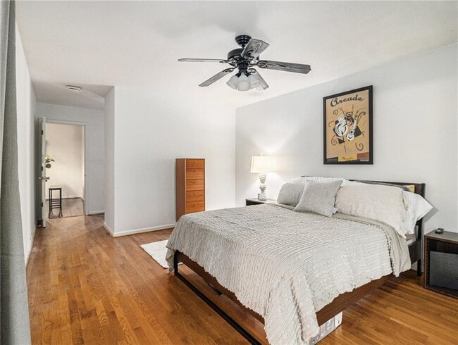 Building Photo - 3307 Pine Heights Dr NE