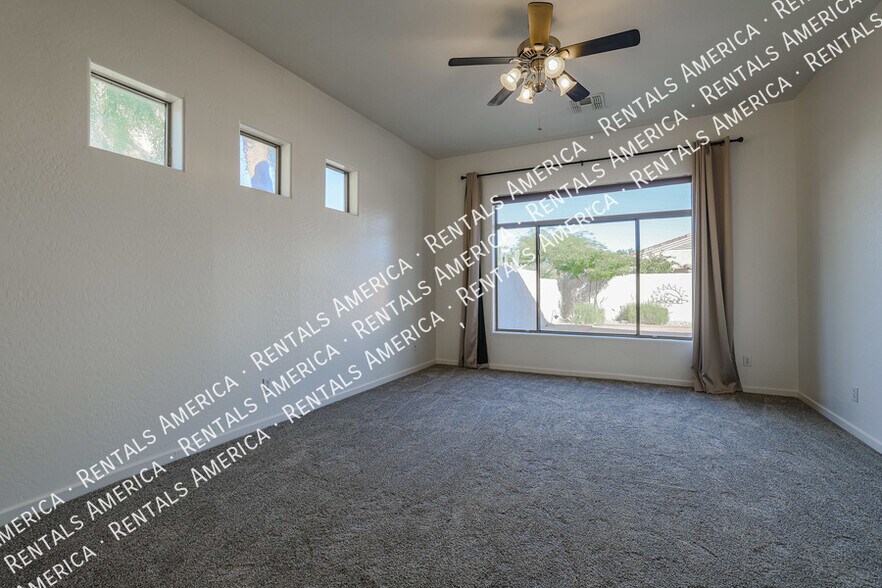 Building Photo - 2126 E Fawn Dr