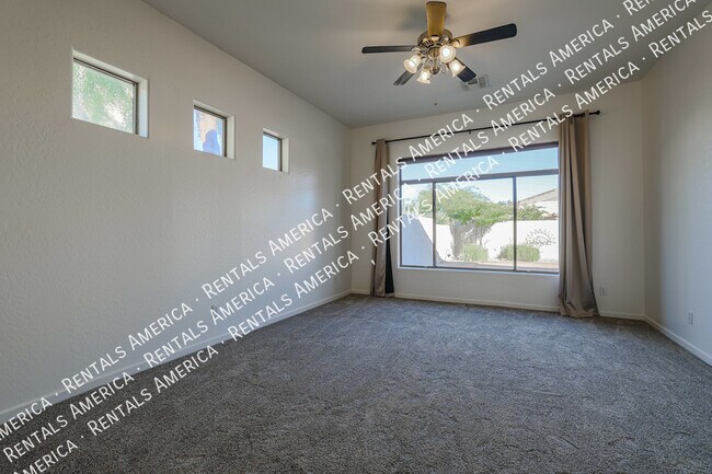 Building Photo - 2126 E Fawn Dr