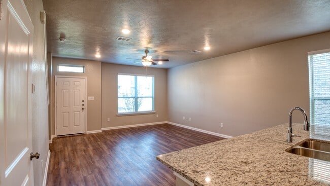 Building Photo - 4089 Cross Park Dr