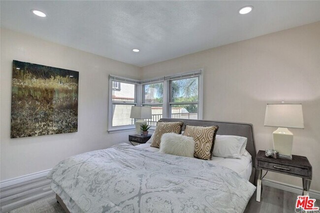 Building Photo - 4014 Verdugo View Dr