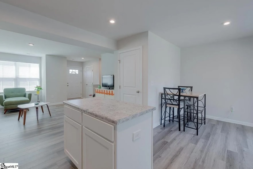 Building Photo - 565 Hampton Townes Dr