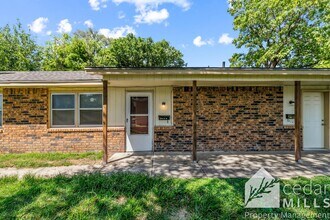 Building Photo - 1119 S Fern St