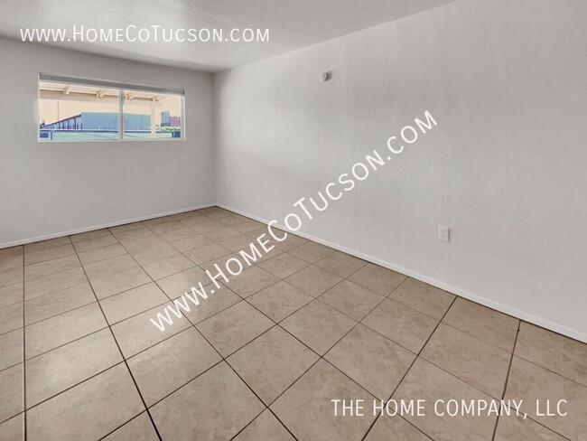 Building Photo - 3966 E Sylvane Dr
