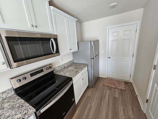 Building Photo - Brand New 3BR Home Minutes from the Airport