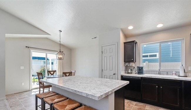 Building Photo - Meridian 3 Bedroom Single Story - Ten Mile and Freeway Meridian