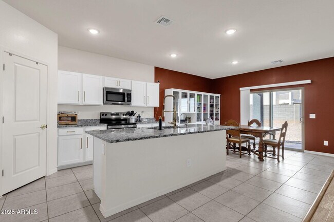 Building Photo - 13330 E Sunflower Ln