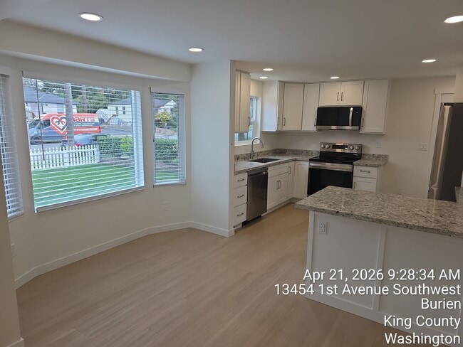 Building Photo - Burien Newly remodeled home - 3 bedrooms 2 bathrooms - A must see - available NOW