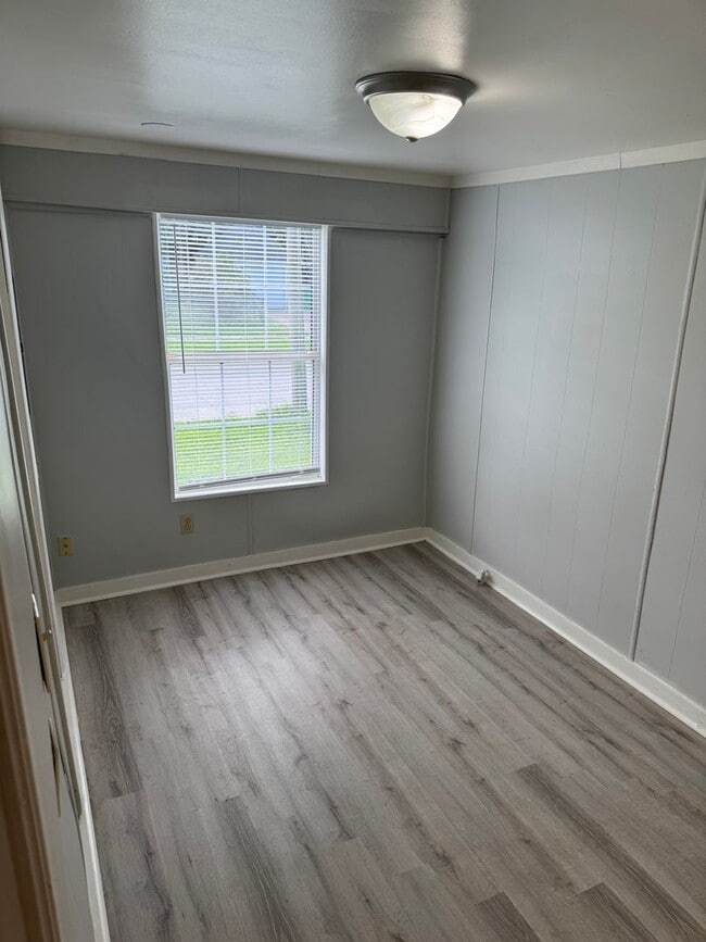 Building Photo - Cozy 1 bedroom duplex for rent!