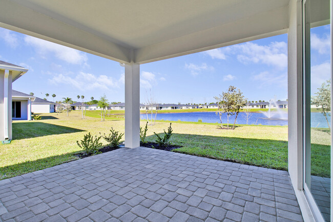 Building Photo - 8990 Dahlia Cir