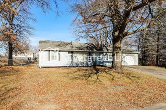 Building Photo - 10008 E 78 Terrace