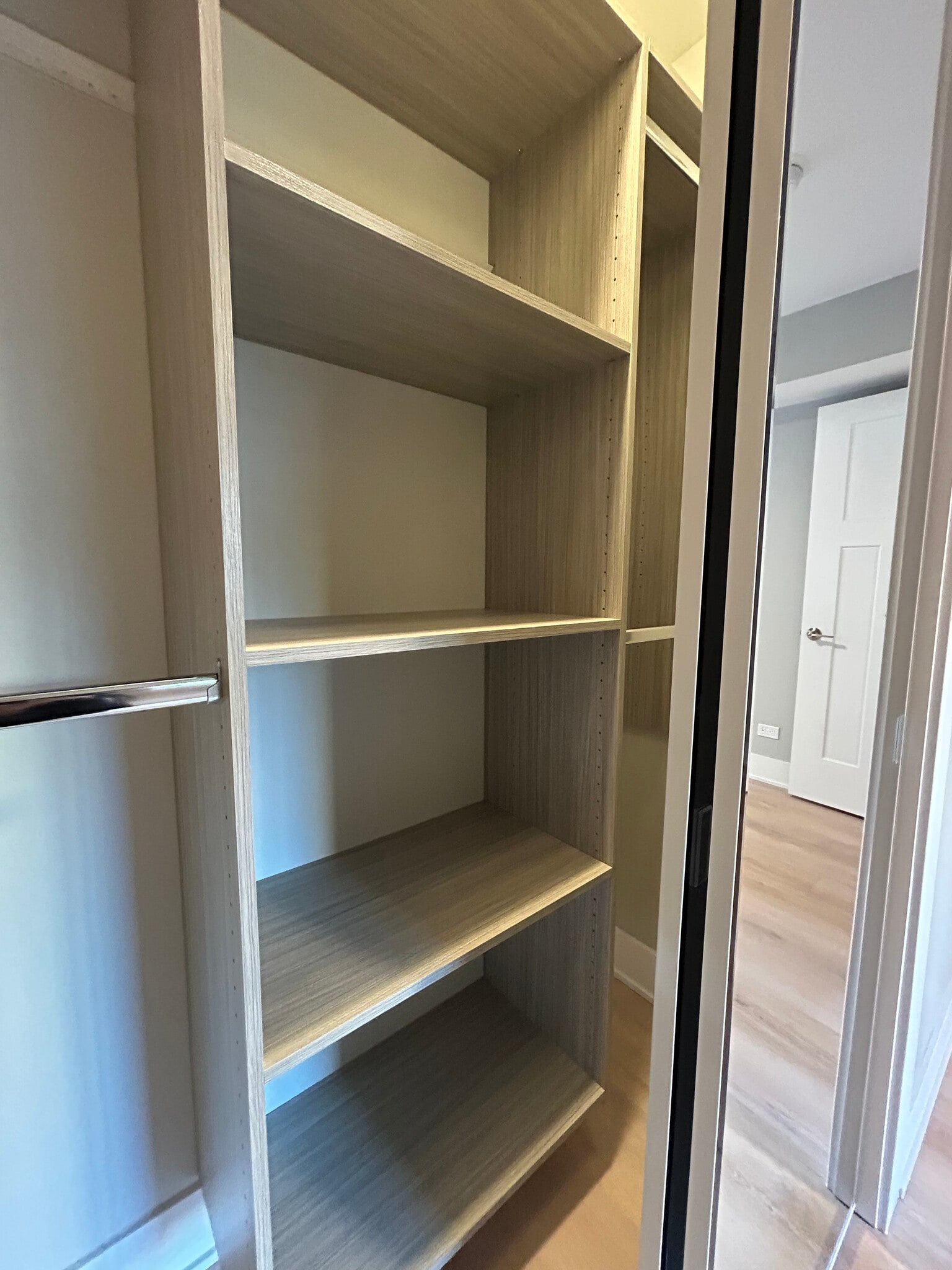 Building Photo - 1214 N La Salle Dr