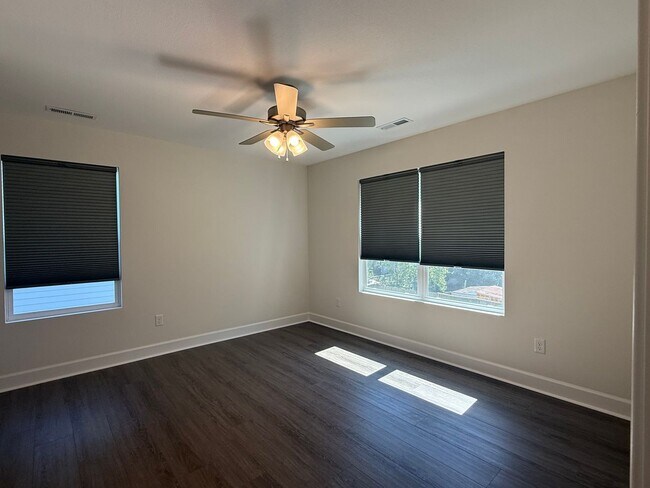 Building Photo - Like New Norfolk Single Family Home