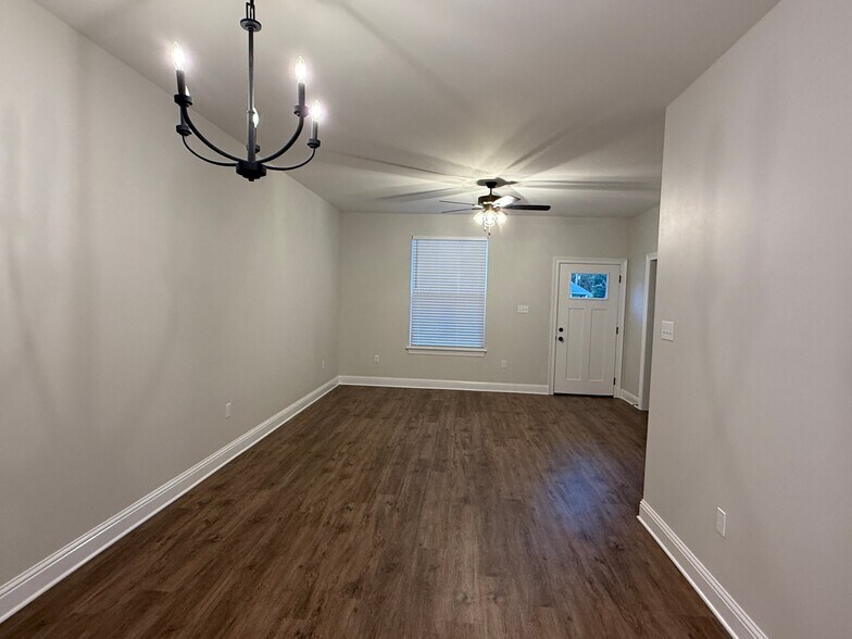 Building Photo - 209 Hoover Dr