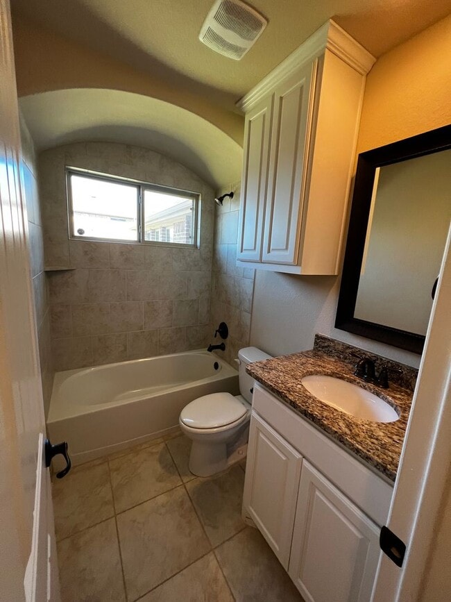 Building Photo - Cameron Lane