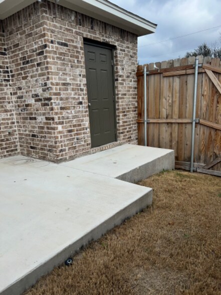 Building Photo - 3216 Belmont Dr