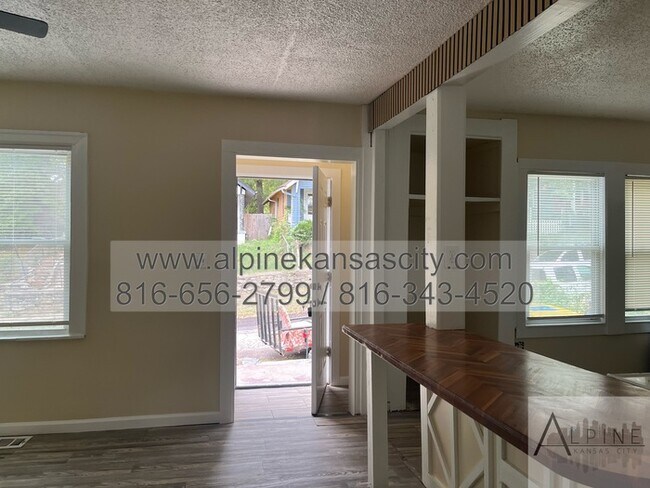 Building Photo - 3 Bedroom NE Home