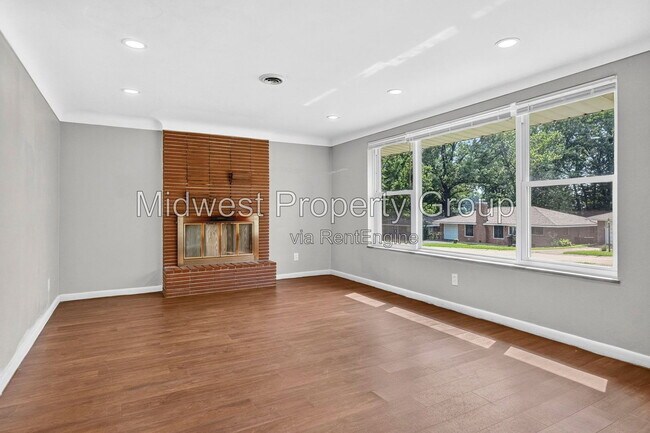 Building Photo - 2050 Goodale Ave