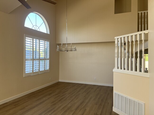 Building Photo - 9130 N Safflower Ln