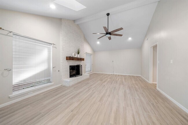 Building Photo - 1912 Foxtail Pl