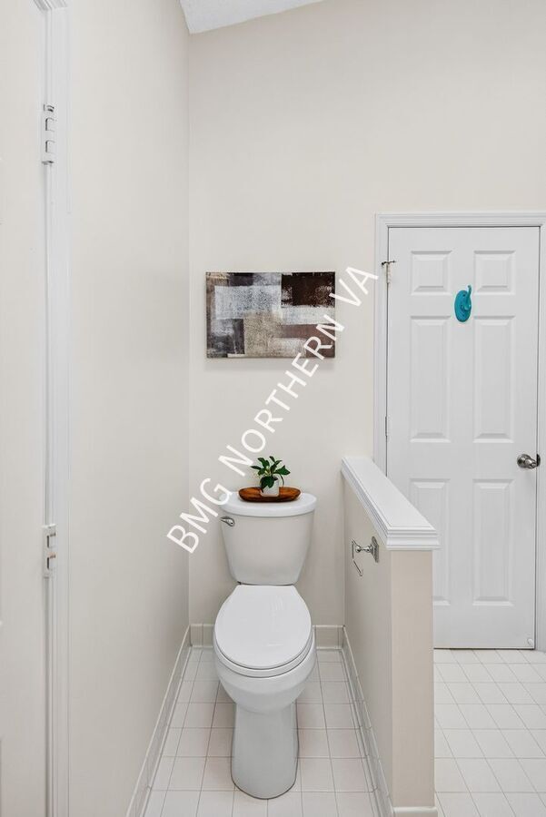 Building Photo - 43790 Laburnum Square