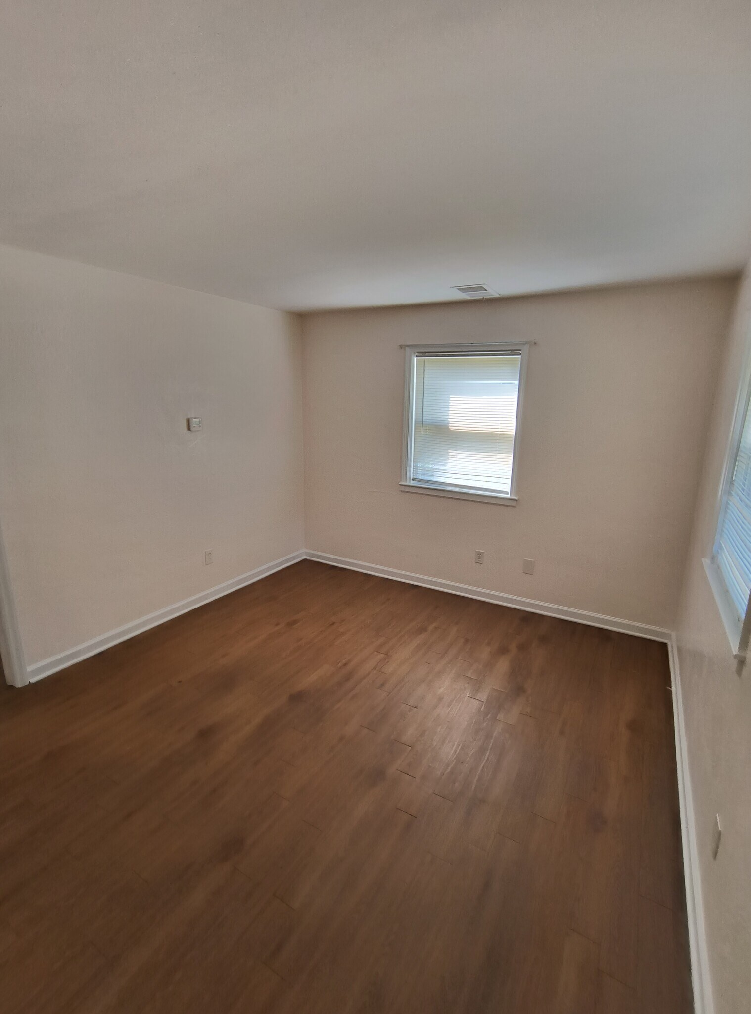 Bedroom - 2023 S Harris Ave