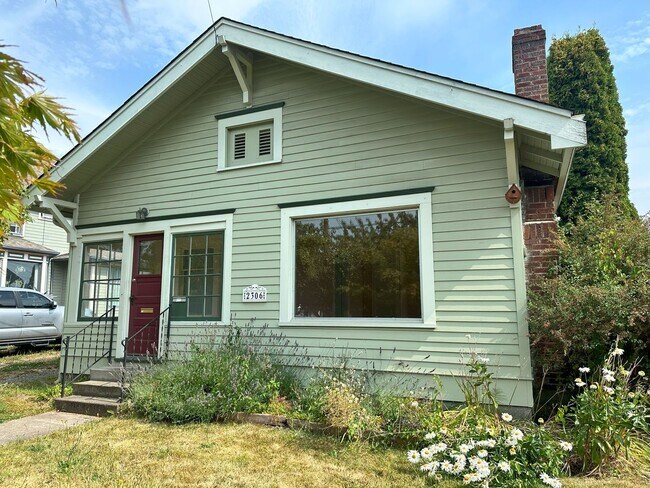 Primary Photo - 2 bdrm/1 bath Lettered Streets cottage for rent
