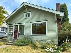 Building Photo - 2 bdrm/1 bath Lettered Streets cottage for rent