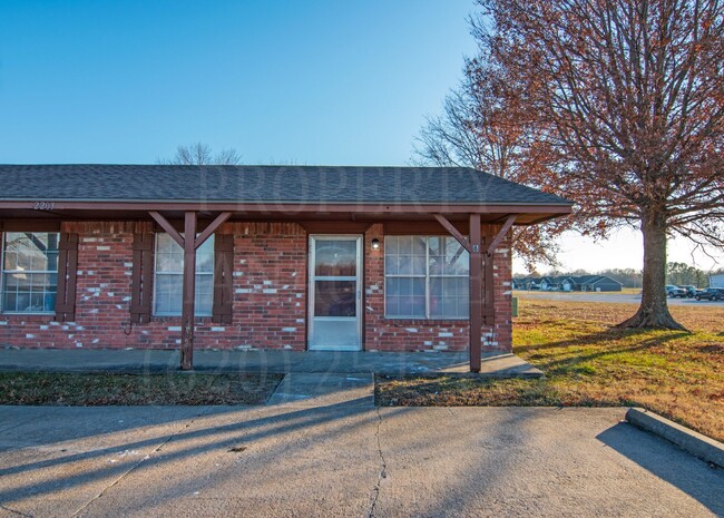 Primary Photo - Coffeyville Charm: 2 Bedrooms, 1 Bathroom ...