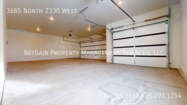 Building Photo - 3685 2330