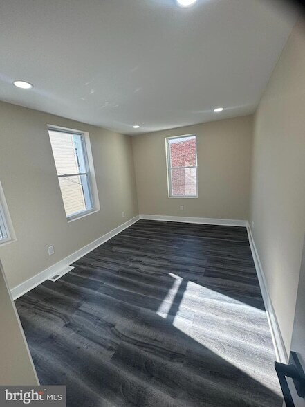 Building Photo - 459 High St