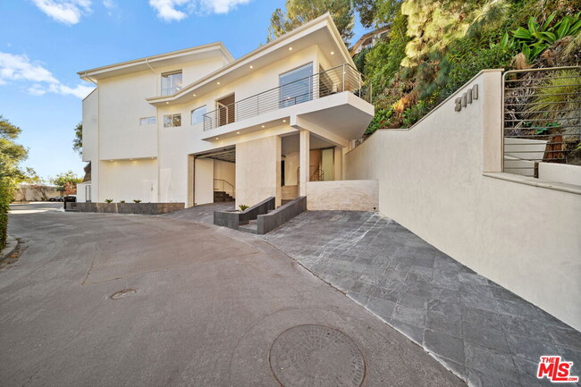 Building Photo - 3111 Belden Dr